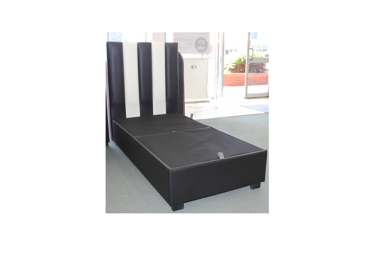 World Flag and Custom Head Boards - Collingwood