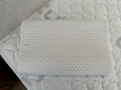 Futura Contour Medium Pillow - Beds for Backs