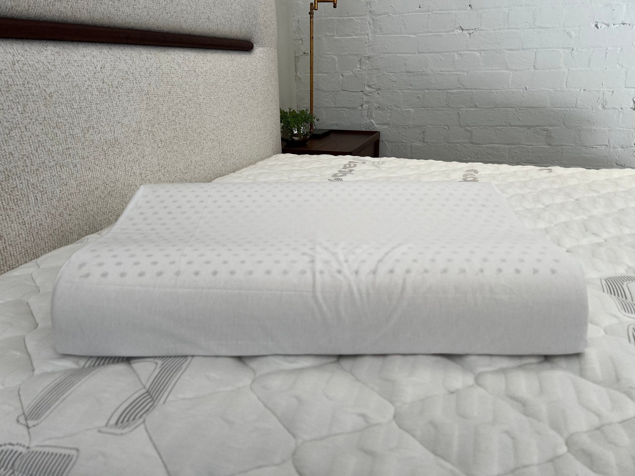 Futura Contour Medium Pillow - Beds for Backs